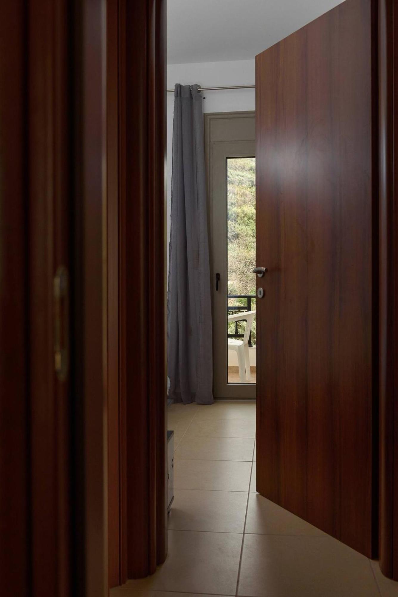 Sofia Apartment, With Sea & Mountain View كالاماكي المظهر الخارجي الصورة